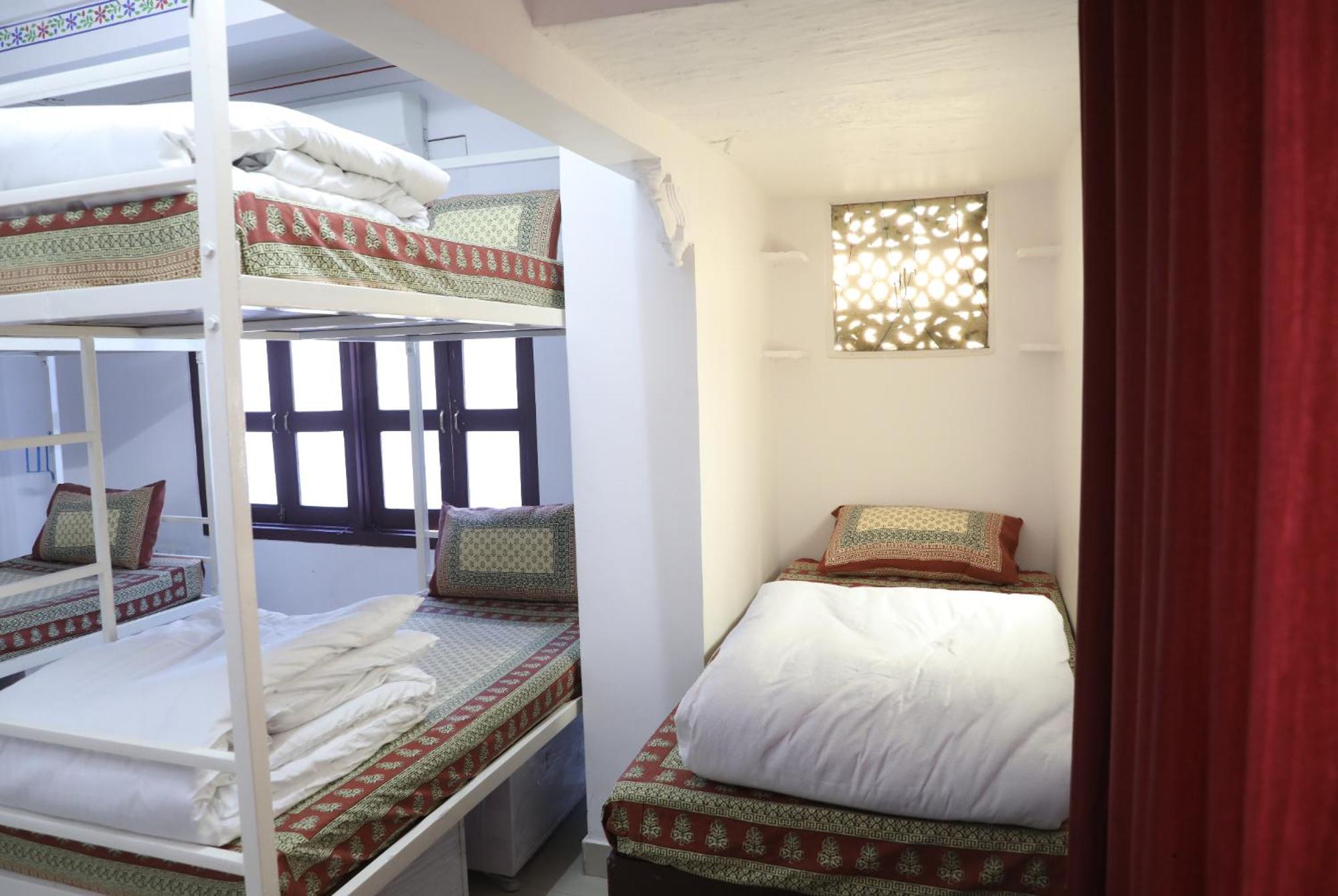 The Mama Hotel - Rooms And Dormitory Udaipur Exterior photo