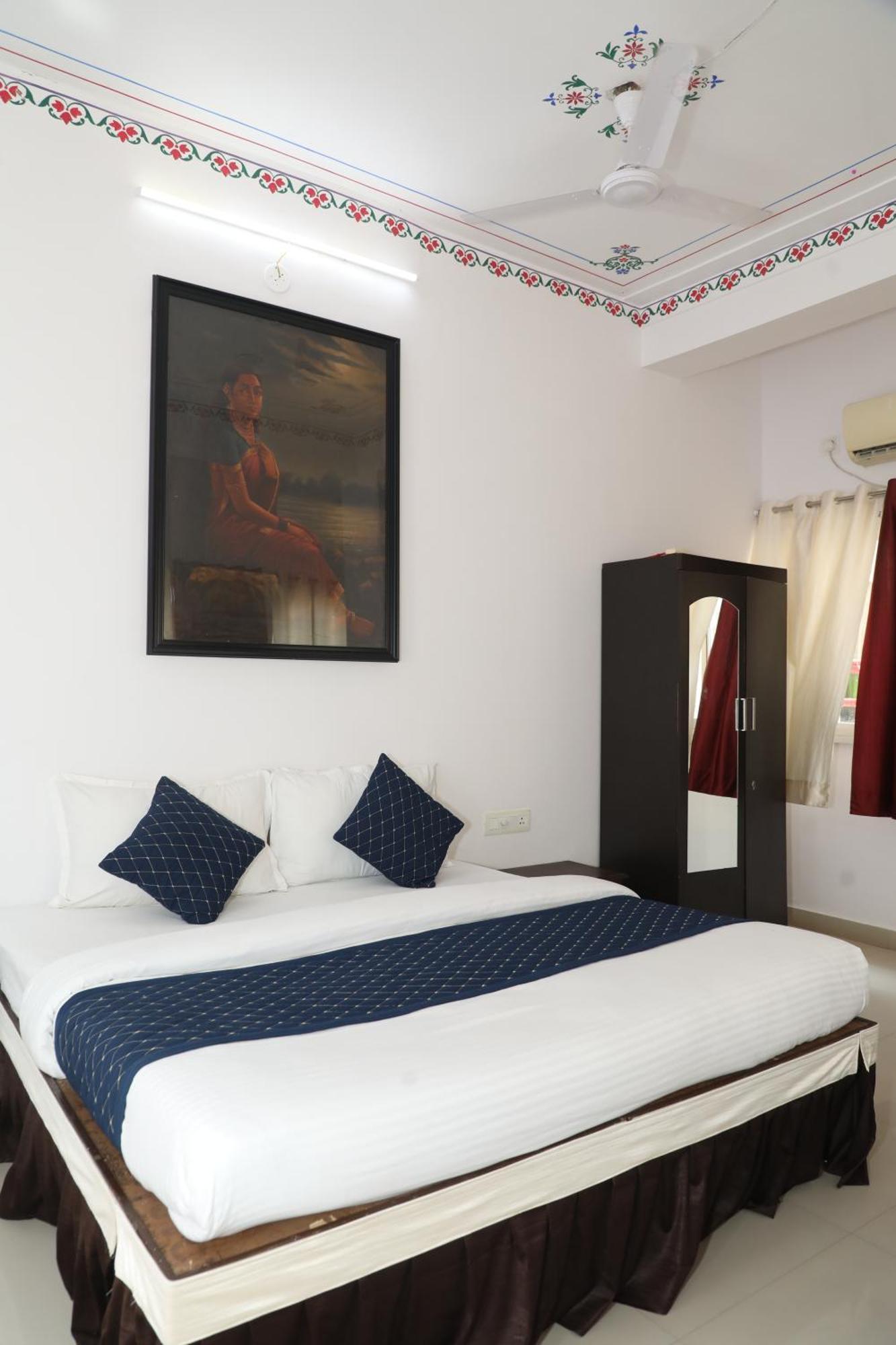 The Mama Hotel - Rooms And Dormitory Udaipur Exterior photo