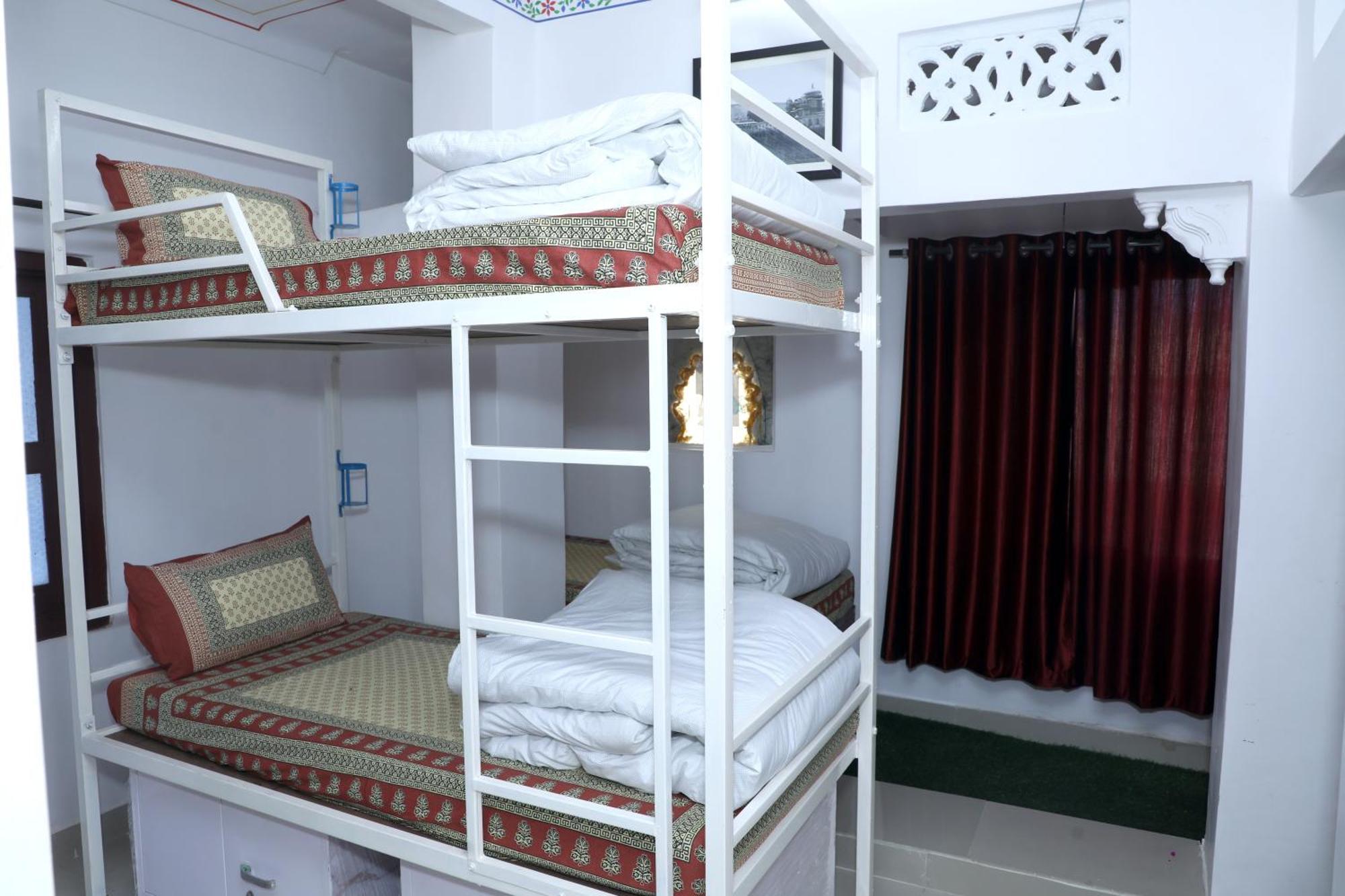The Mama Hotel - Rooms And Dormitory Udaipur Exterior photo