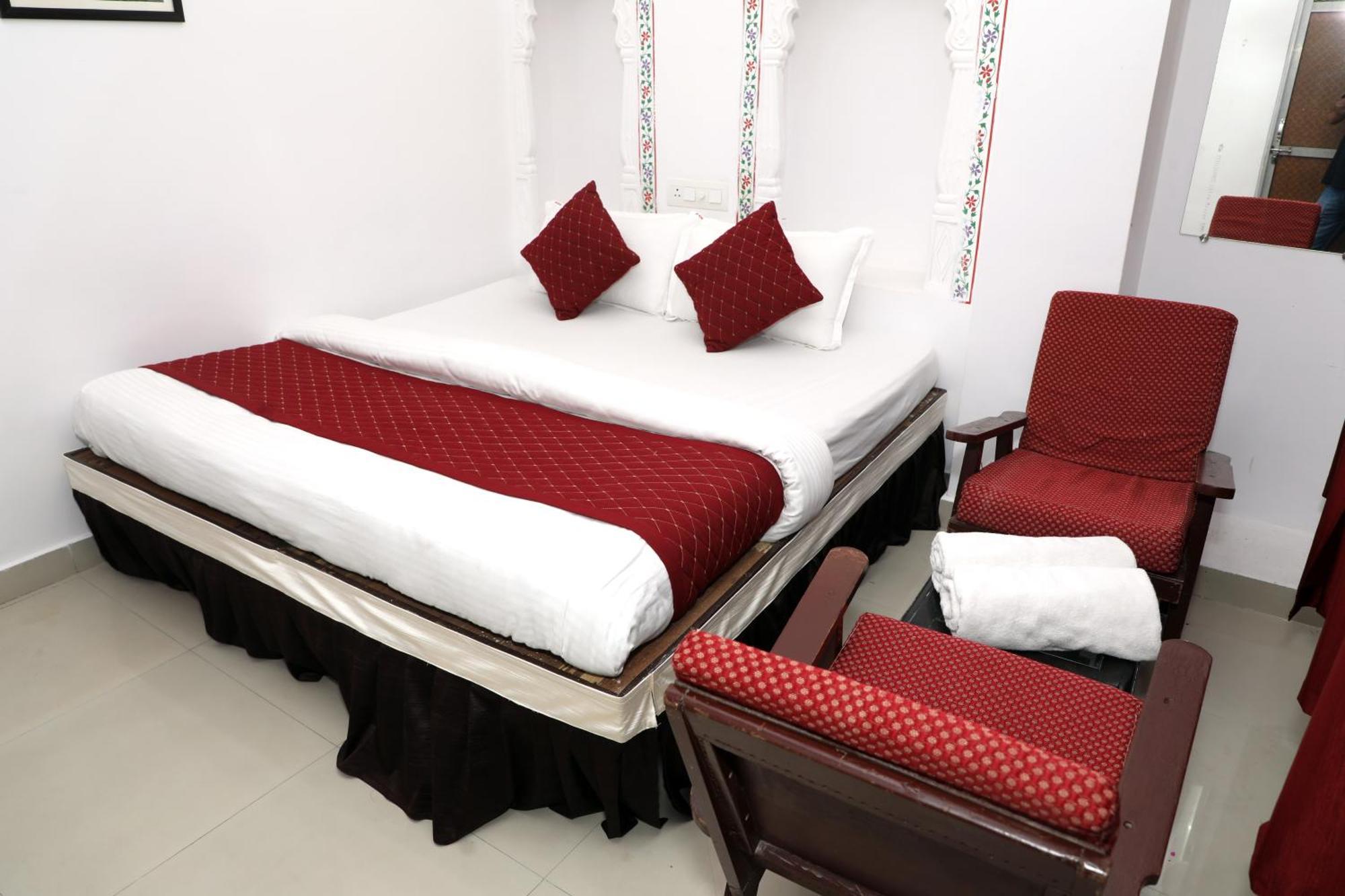 The Mama Hotel - Rooms And Dormitory Udaipur Exterior photo