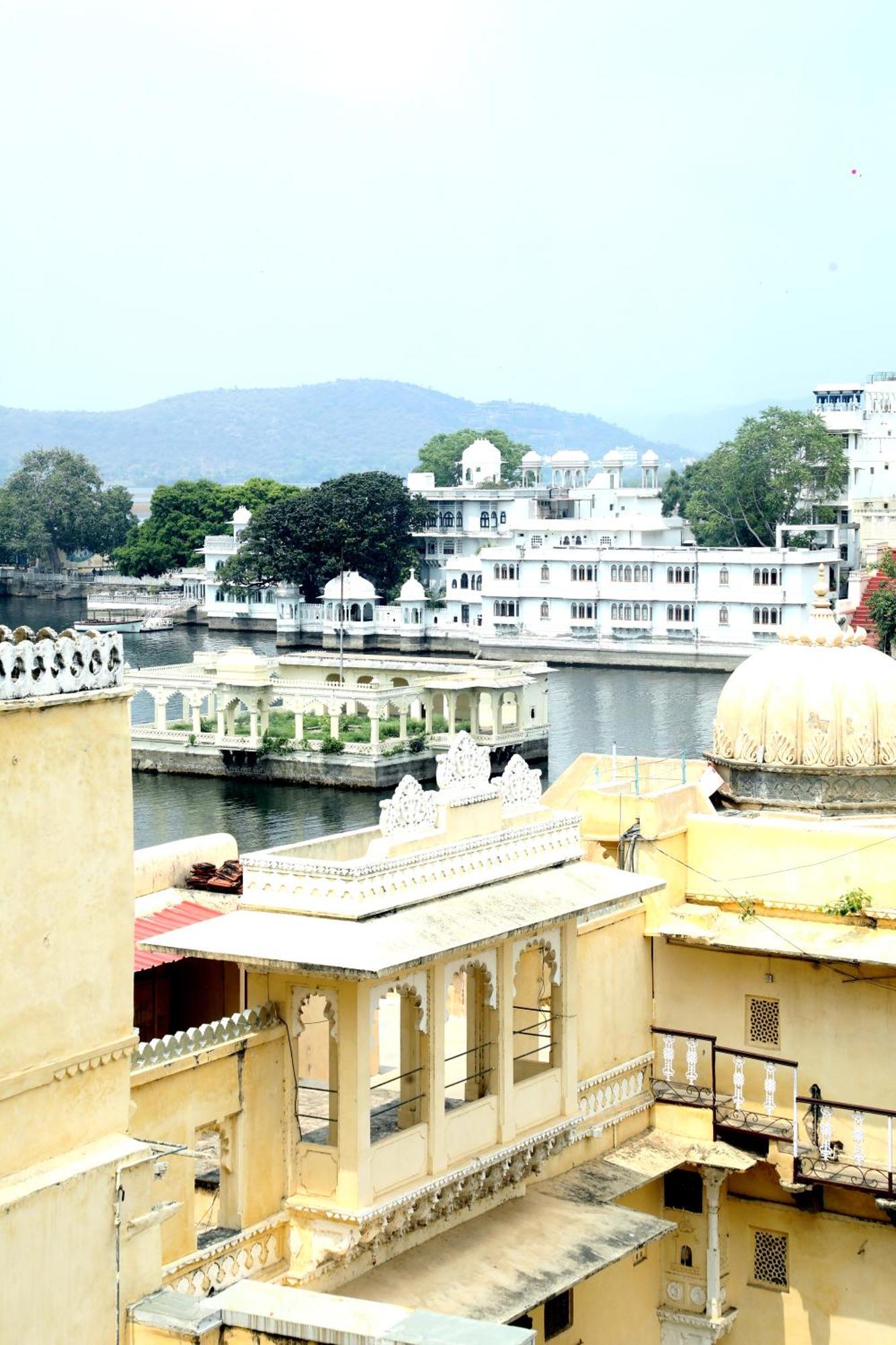 The Mama Hotel - Rooms And Dormitory Udaipur Exterior photo