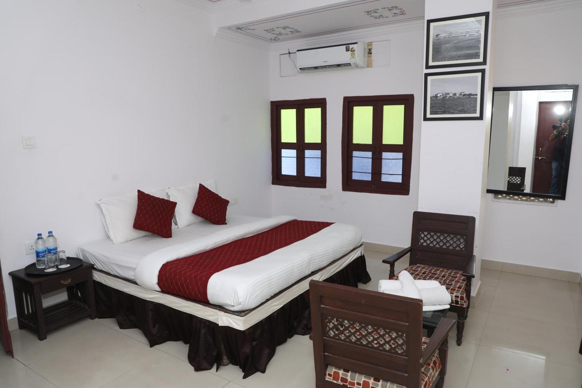 The Mama Hotel - Rooms And Dormitory Udaipur Exterior photo