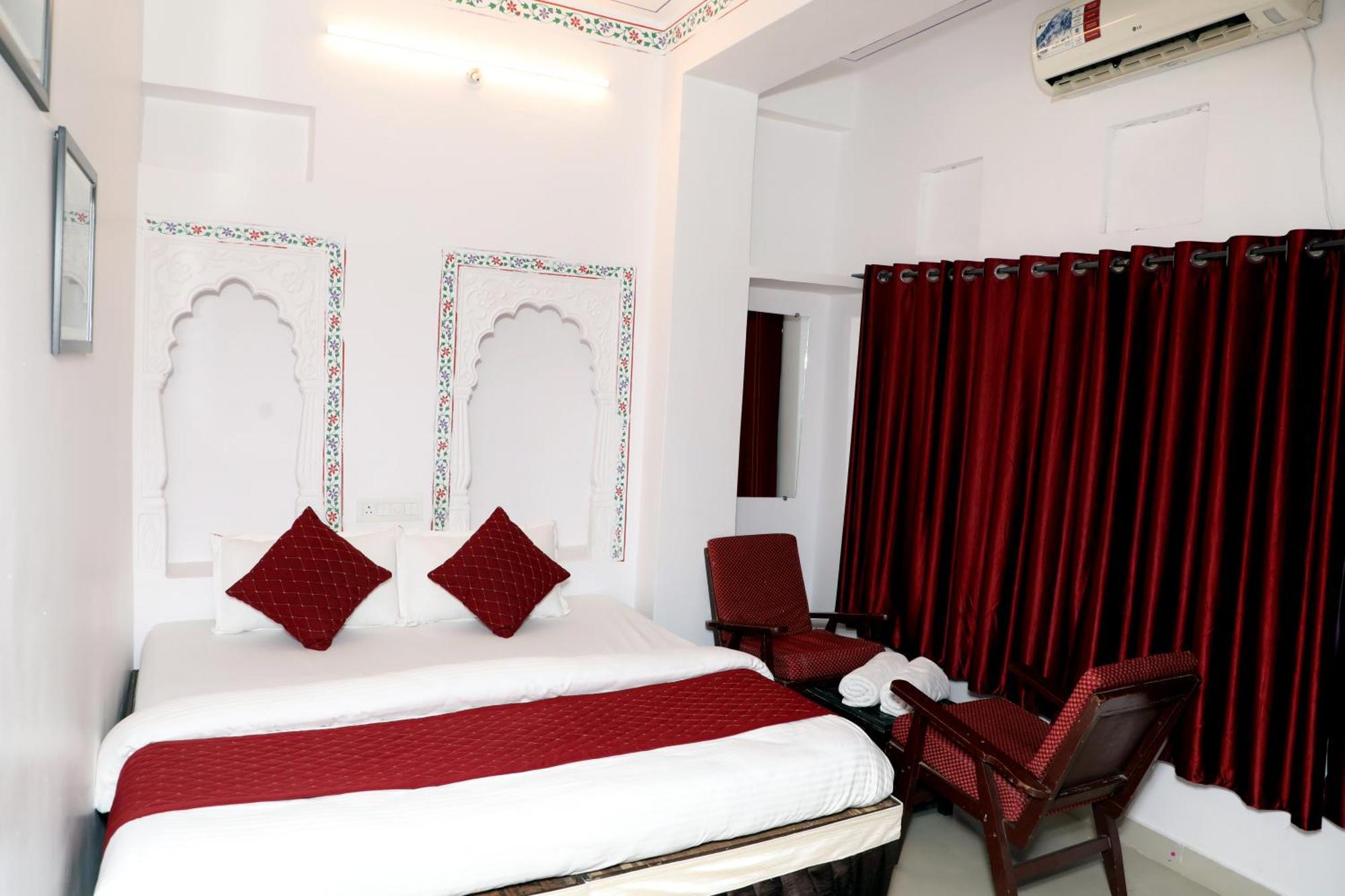 The Mama Hotel - Rooms And Dormitory Udaipur Exterior photo