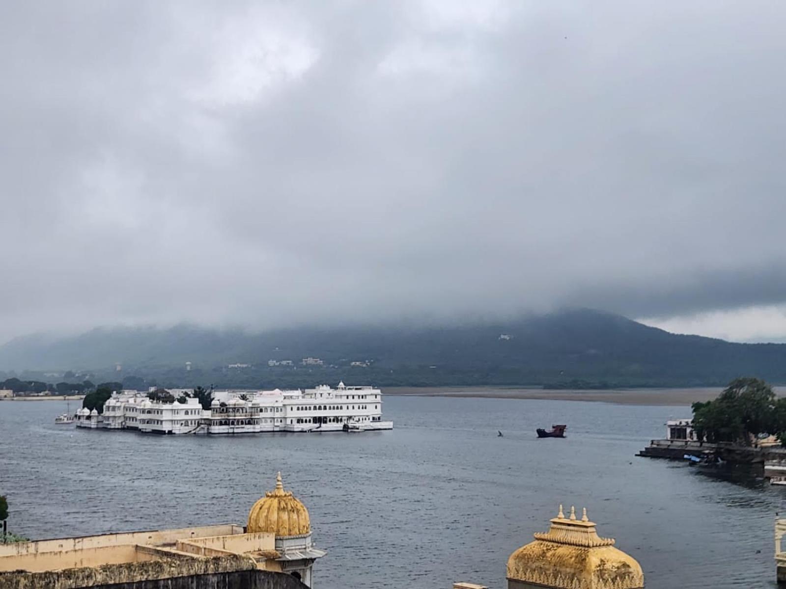 The Mama Hotel - Rooms And Dormitory Udaipur Exterior photo